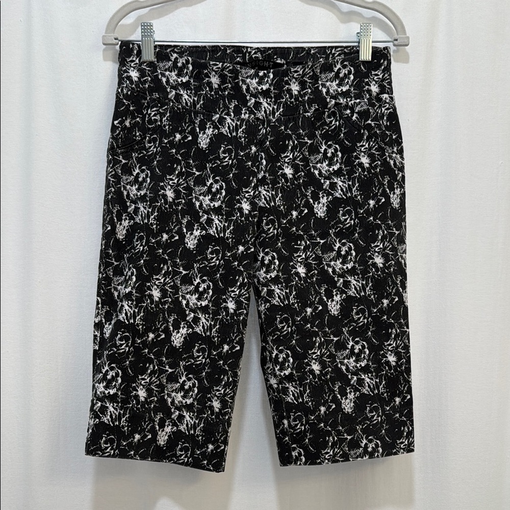 Insight Women’s Stretch Bermuda Shorts, size 10